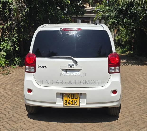 Toyota Porte 2015 White