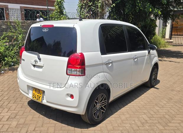 Toyota Porte 2015 White