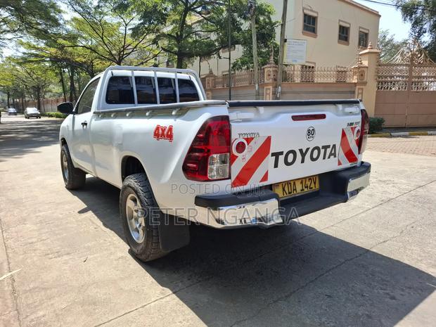 Toyota Hilux 2019 White