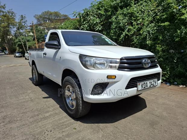 Toyota Hilux 2019 White