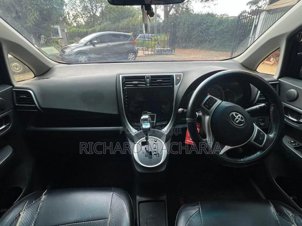Toyota Ractis 2016 Brown
