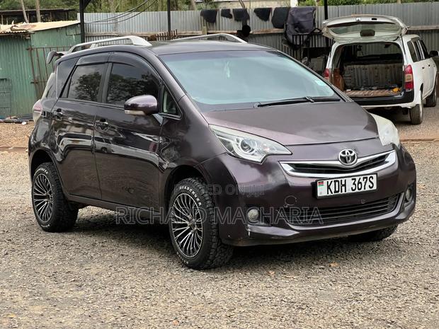 Toyota Ractis 2016 Brown