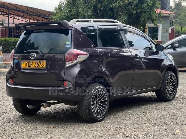 Toyota Ractis 2016 Brown