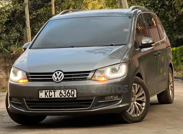 Volkswagen Touran 2012 Gray