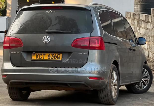 Volkswagen Touran 2012 Gray
