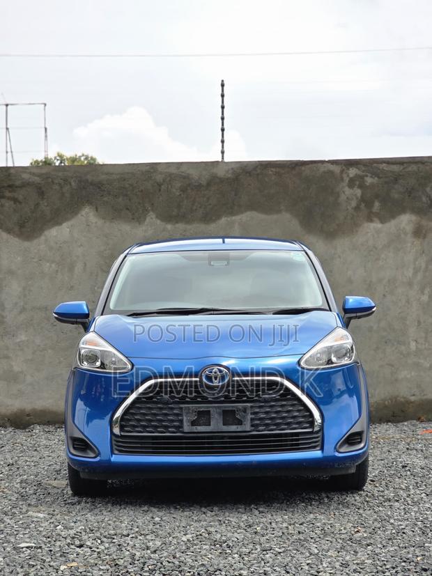 Toyota Sienta 1.5 Hybrid FWD (6-seater) 2019 Blue