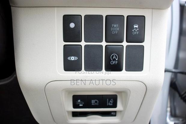 Toyota Porte 2019 Silver