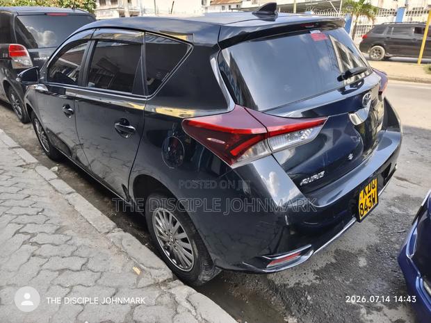 Toyota Auris 2016 Black