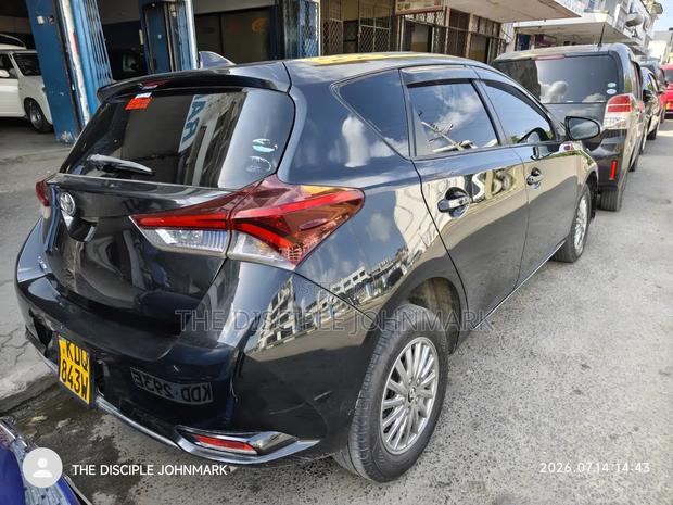 Toyota Auris 2016 Black