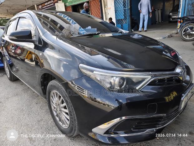 Toyota Auris 2016 Black