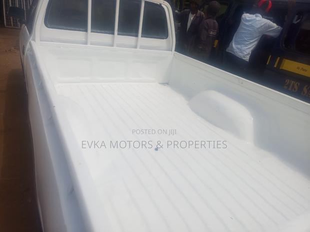 Toyota Hilux 2003 White