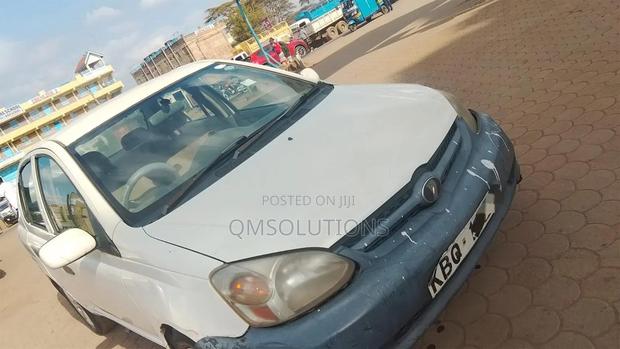 Toyota Platz 2002 White