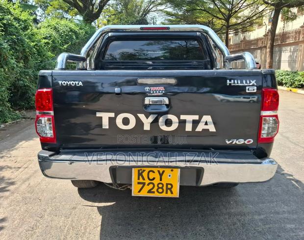 Toyota Hilux 2013 Black