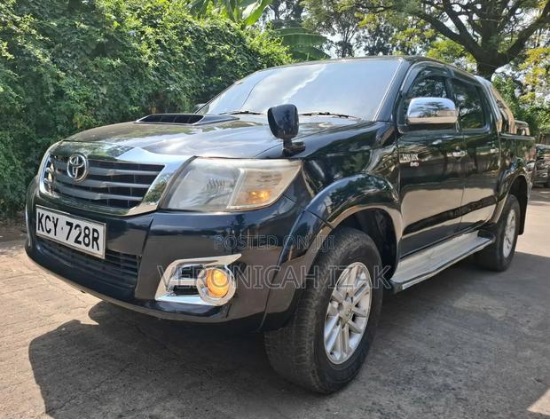 Toyota Hilux 2013 Black