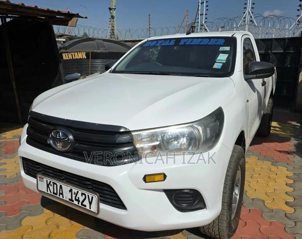 Toyota Hilux 2019 White