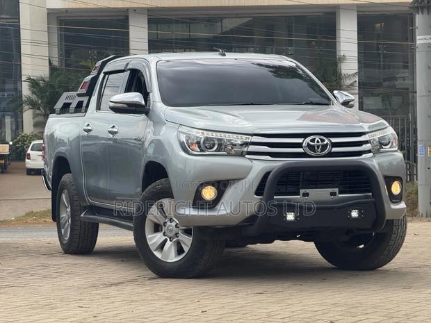 Toyota Hilux 2017 Silver