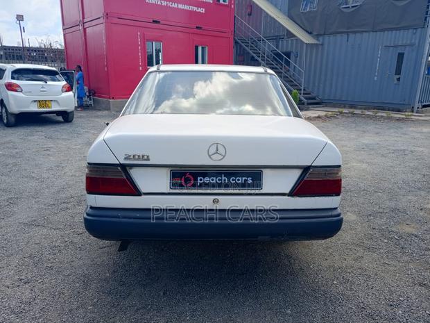 Mercedes-Benz E200 1986 White