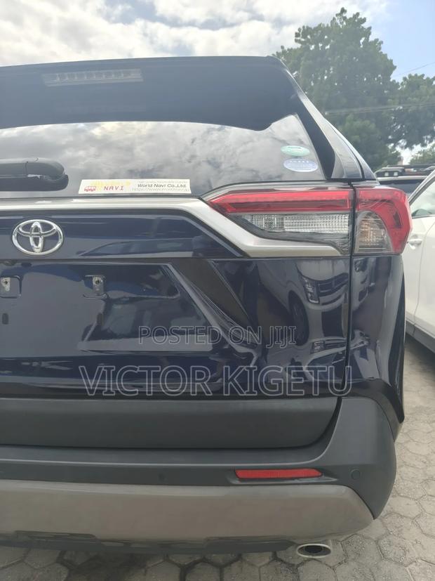 Toyota RAV4 2020 Blue
