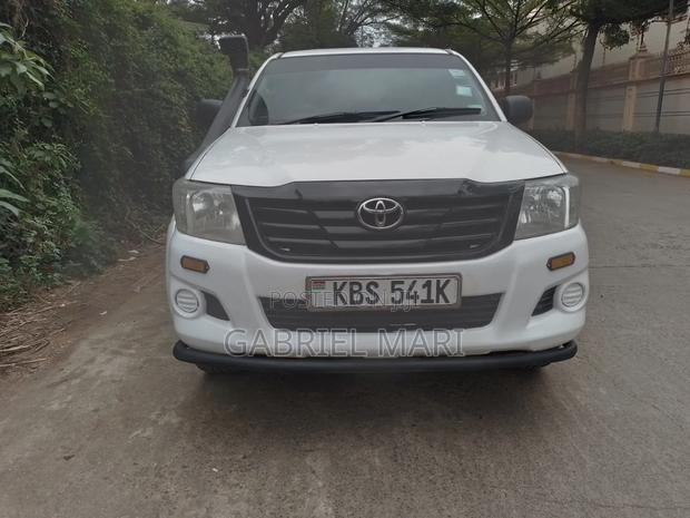 Toyota Hilux 2012 White