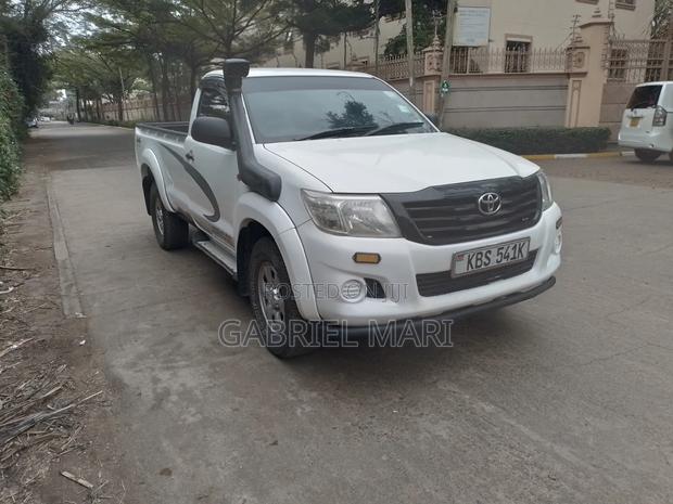 Toyota Hilux 2012 White