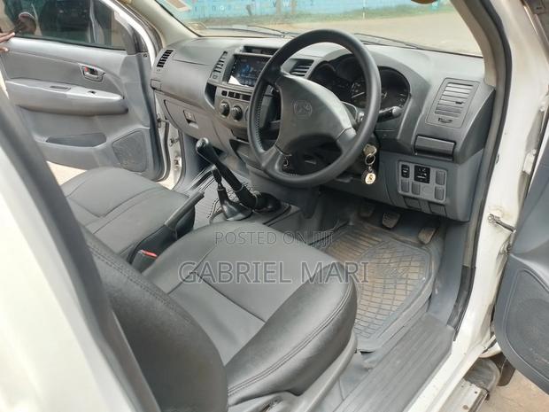 Toyota Hilux 2012 White