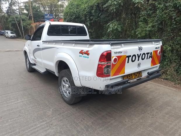 Toyota Hilux 2012 White
