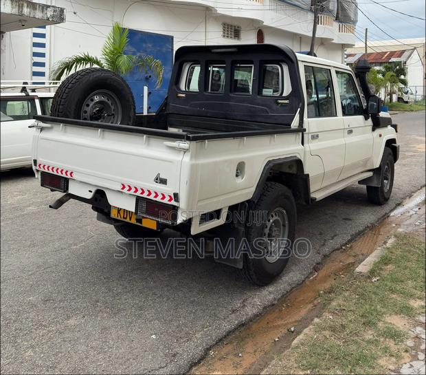 Toyota Land Cruiser 2025 White