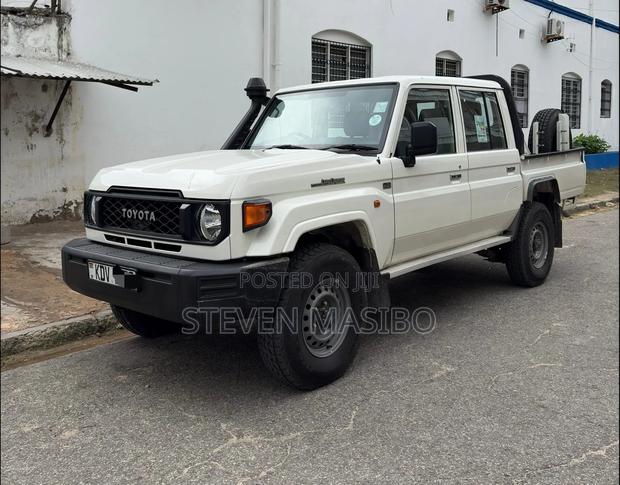 Toyota Land Cruiser 2025 White