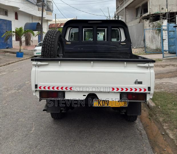 Toyota Land Cruiser 2025 White