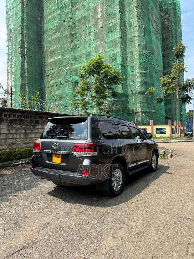 Toyota Land Cruiser 2016 Gray