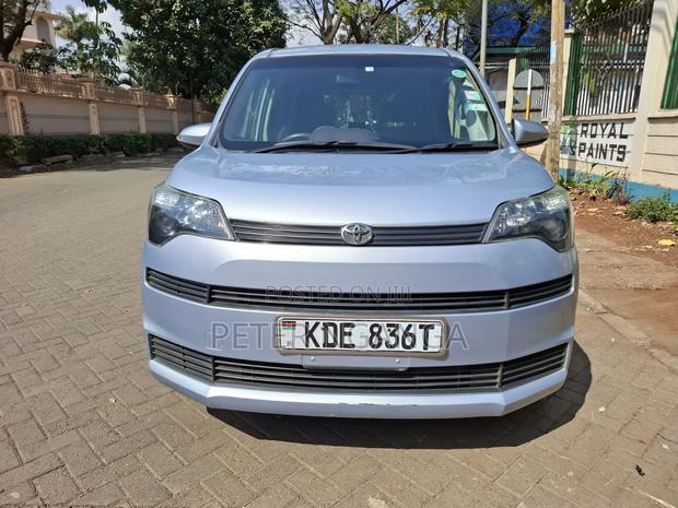 Toyota Spade 2014 Silver