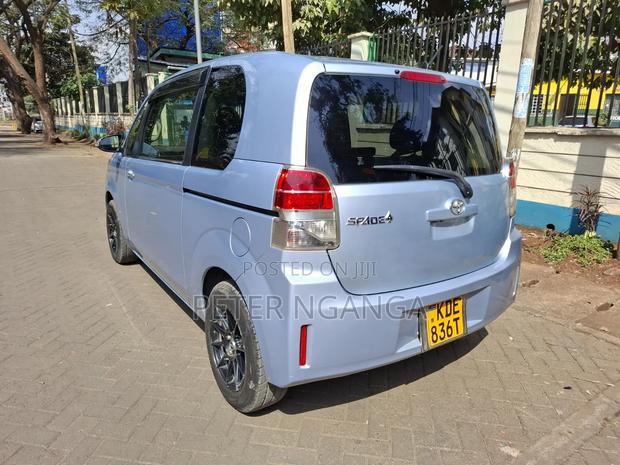 Toyota Spade 2014 Silver