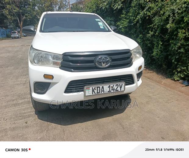 Toyota Hilux 2021 White