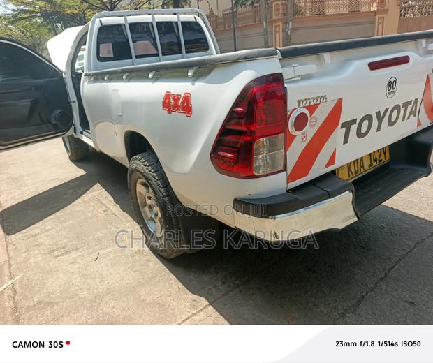 Toyota Hilux 2021 White