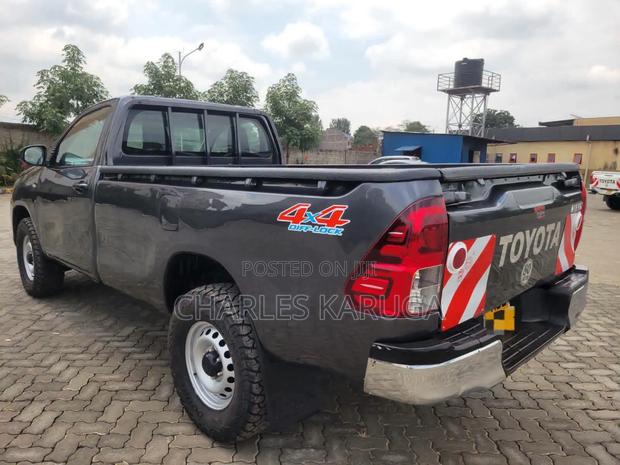 Toyota Hilux 2023 Gray
