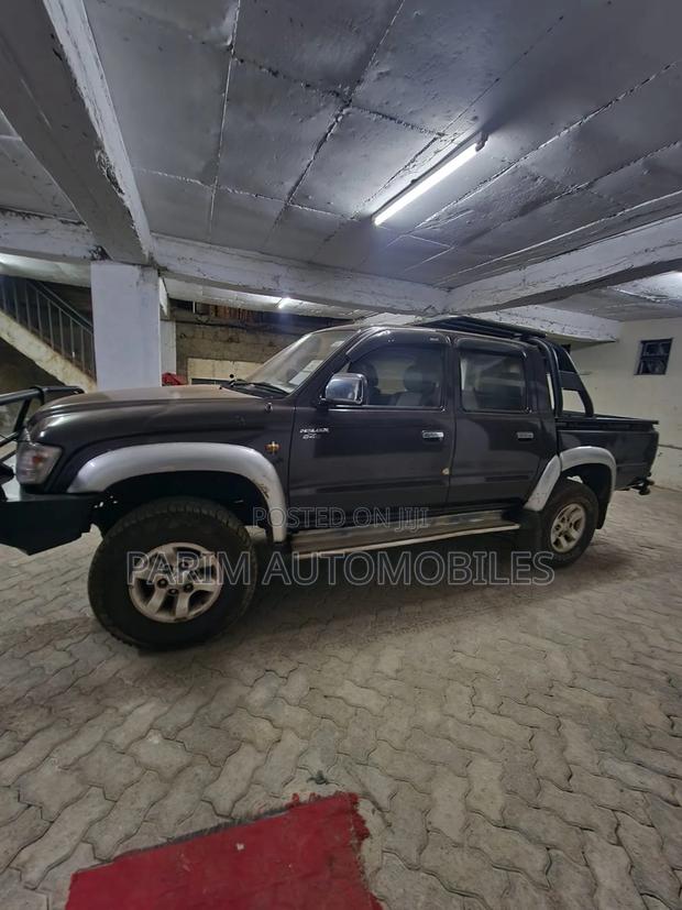 Toyota Hilux 2003 Brown