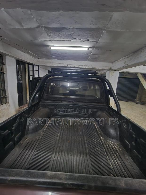 Toyota Hilux 2003 Brown