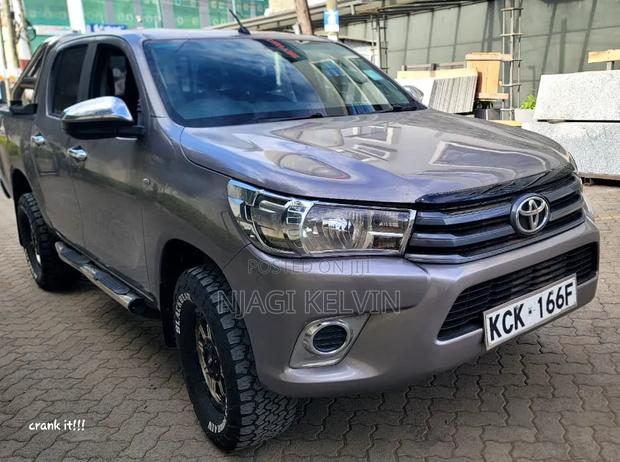 Toyota Hilux 2016 Gray