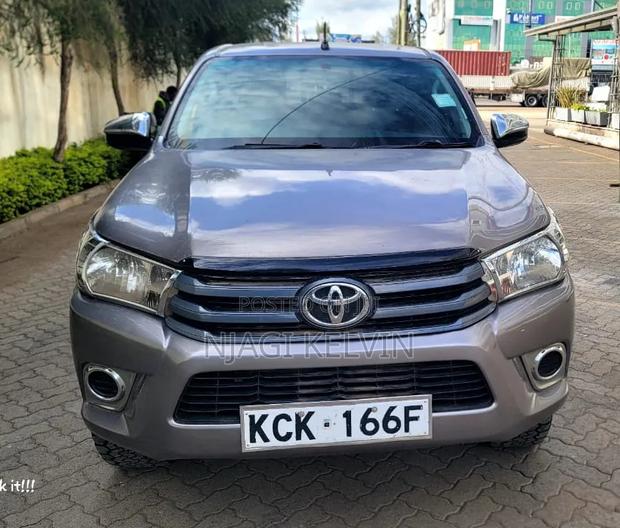 Toyota Hilux 2016 Gray