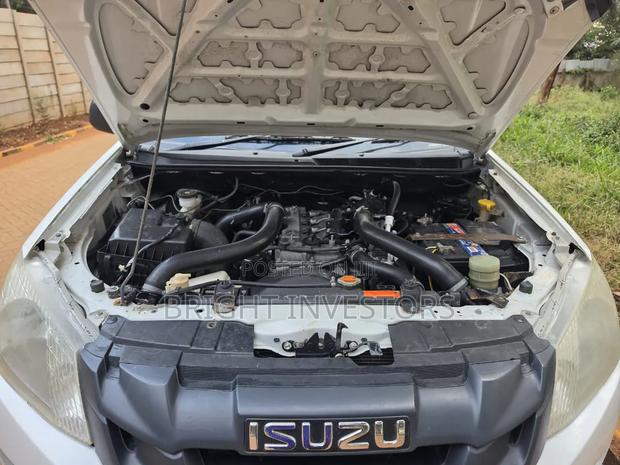 Isuzu D-MAX 2014 White