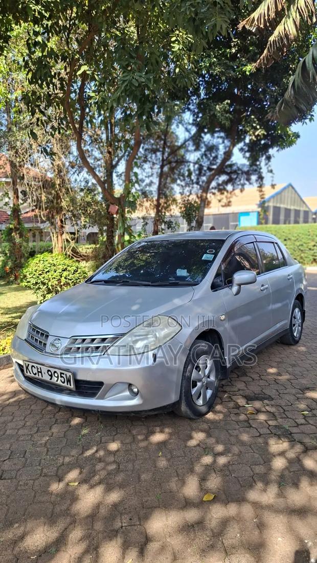 Nissan Tiida 2009 Silver