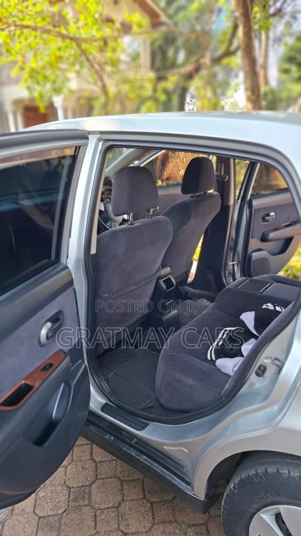Nissan Tiida 2009 Silver
