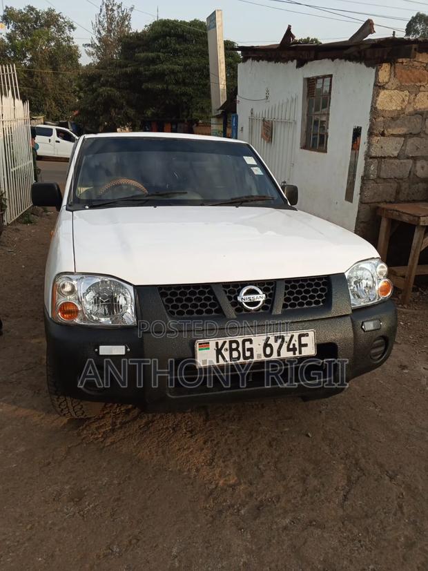 Nissan Hardbody 2400i 2005 White