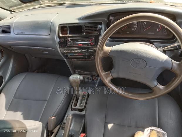 Toyota Corolla Hatchback 1999 White