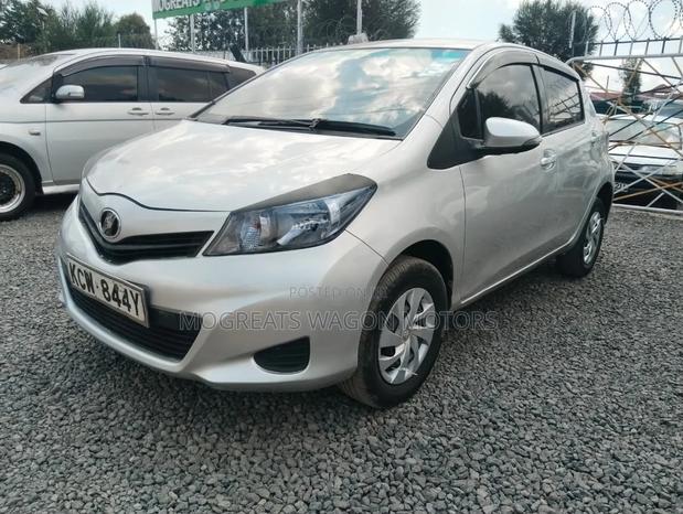 Toyota Vitz 2012 Silver