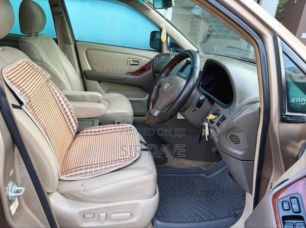 Toyota Harrier 2001 Gold