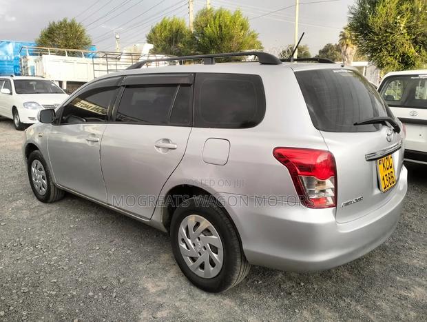 Toyota Corolla Fielder 2010 Silver