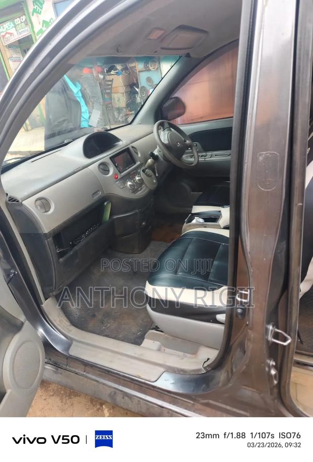 Toyota Sienta 1.5 FWD 2006 Gray