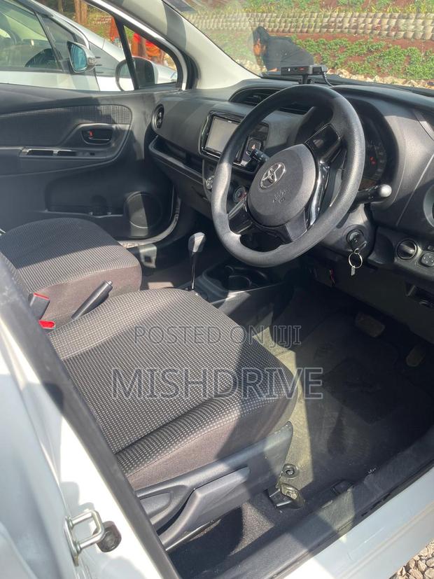 Toyota Vitz 1.0 FWD 5dr 2019 Silver