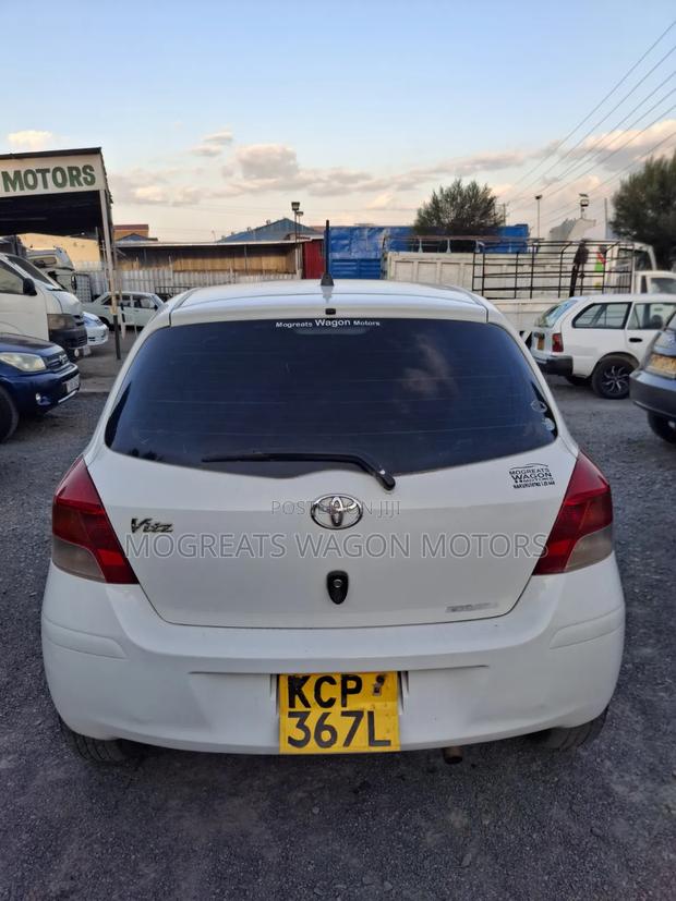 Toyota Vitz 2011 White